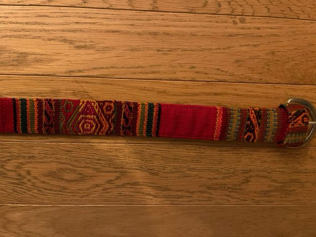 cinturones etnicos de colores (21 euros la unidad)