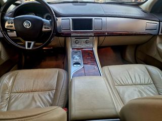 Jaguar XF 2010