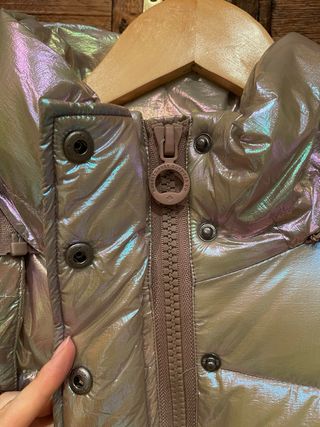 Abrigo plumas iridiscente Noize