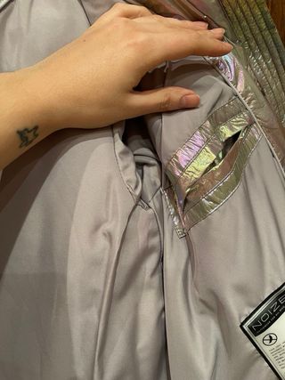 Abrigo plumas iridiscente Noize