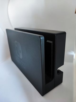 Nintendo Switch + funda y accesorios