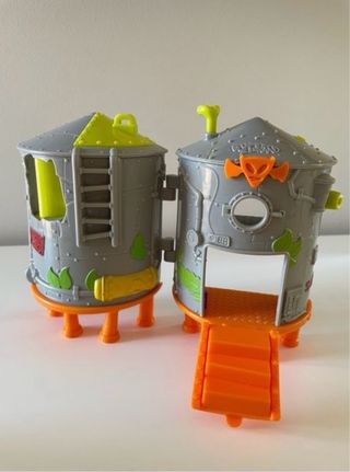Casa SUPER ZINGS y 35 muñecos SUPER ZINGS