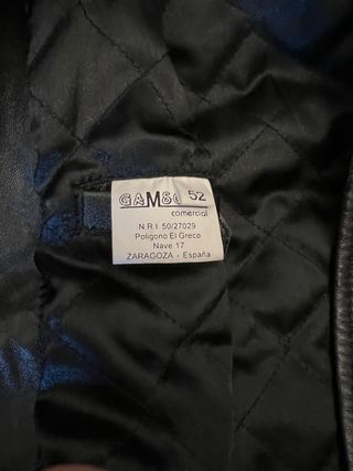 chaqueton de piel en negro