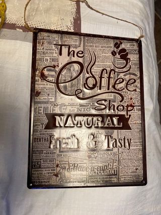 targa in metallo e quadretti vintage