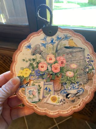 targa in metallo e quadretti vintage