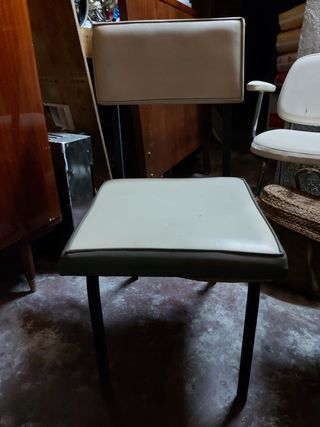 Silla blanca vintage