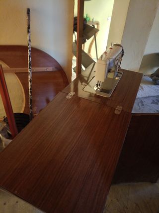 Maquina de coser.