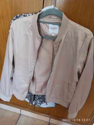Cazadora y blusa.