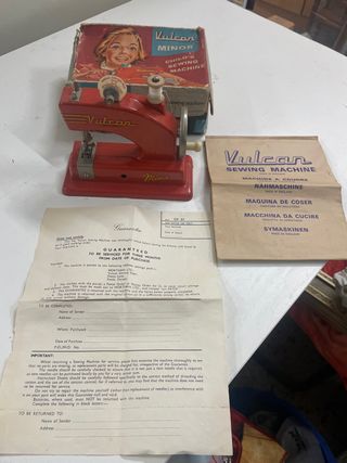 maquina de coser de juguete funciona