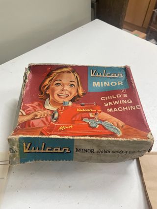 maquina de coser de juguete funciona