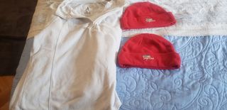 Pack de 2 gorros rojos+sudadera polar blanca 