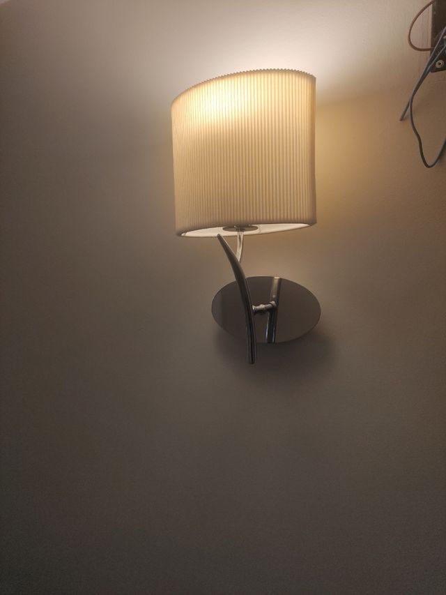 Candeeiro de parede bege