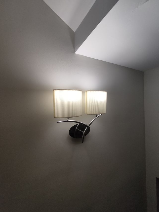 Candeeiro de parede bege