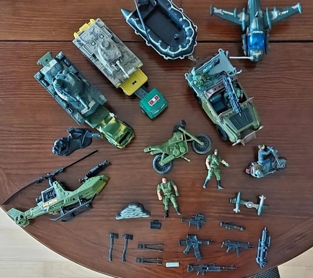 Lote SOLDADOS GUERRA HASBRO.tanques,moto,zodiac...