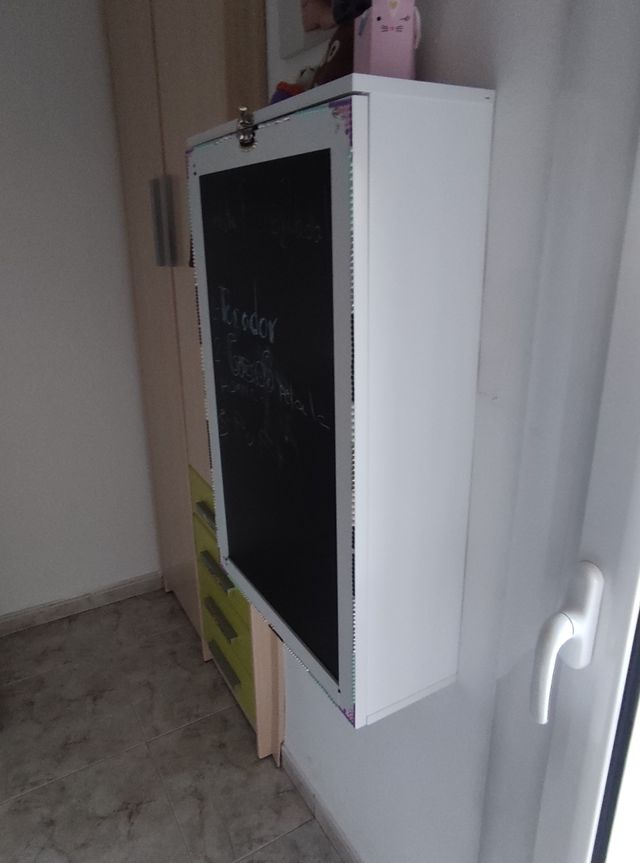 Estantería convertible en escritorio