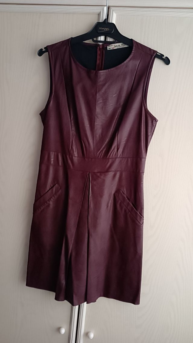 Vestido polipiel burdeos