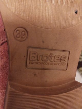 Preciosas botas color nuger