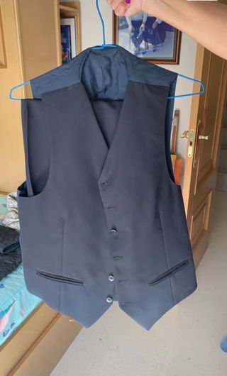 Traje de caballero con chaleco