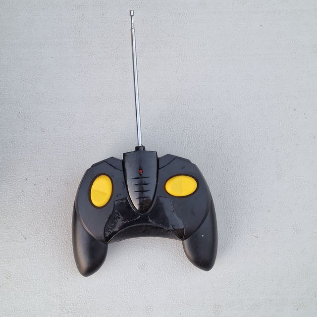 Coche de radiocontrol estilo monster truck