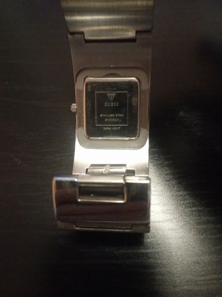 Reloj Guess y pendientes 