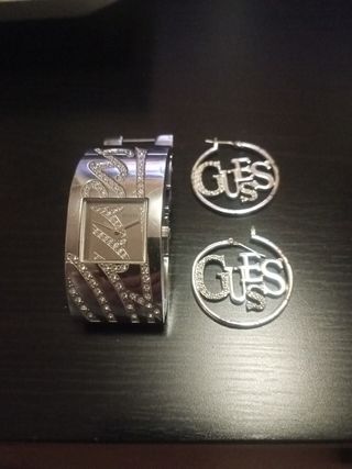 Reloj Guess y pendientes 