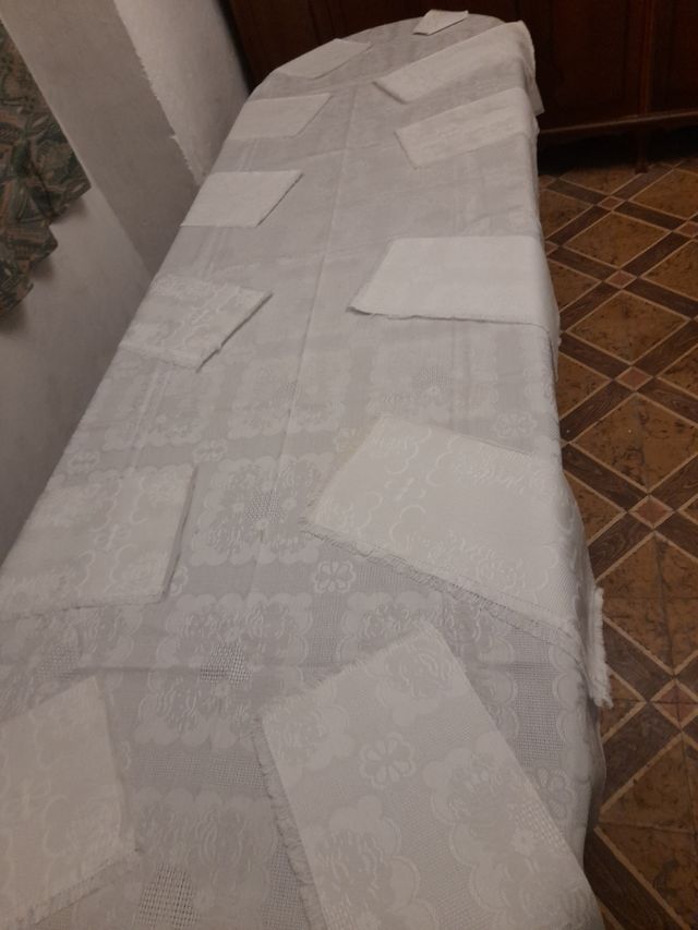 Nuova tovaglia 12 servizi con etichetta