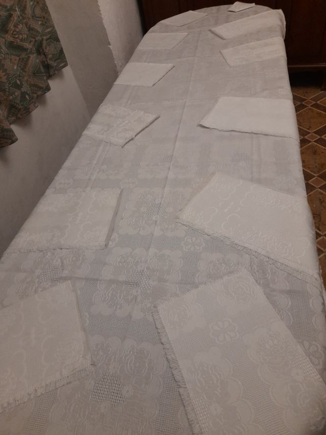 Nuova tovaglia 12 servizi con etichetta