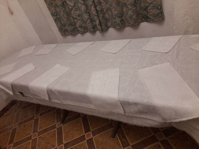 Nuova tovaglia 12 servizi con etichetta