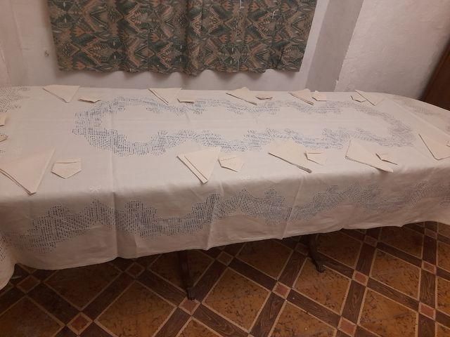 Tovaglia in filato nuovo con ricamo Lagarterana