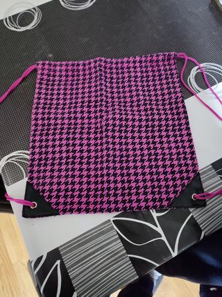 Mochila con dibujo imitación chanel rosa