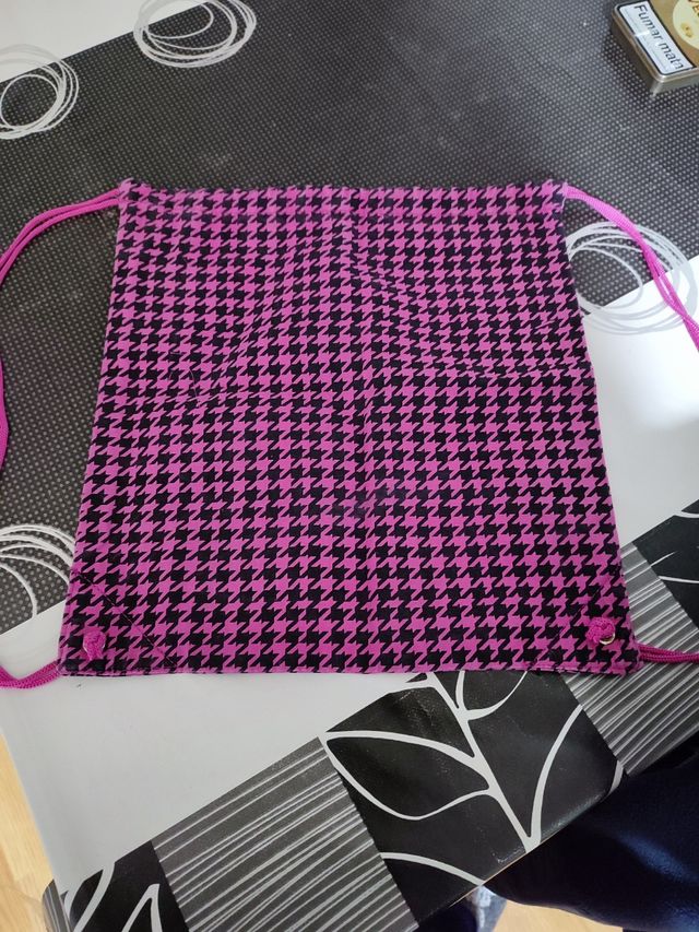 Mochila con dibujo imitación chanel rosa