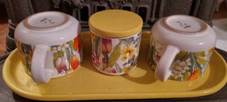 Set tazzoni e zuccheriera con piatto.