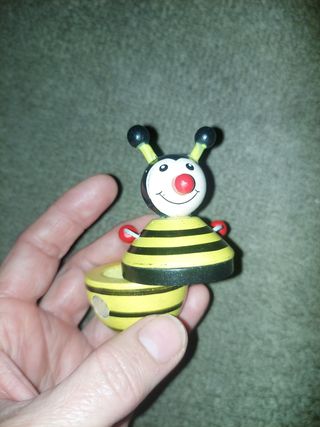 Abeja de madera sacapuntas