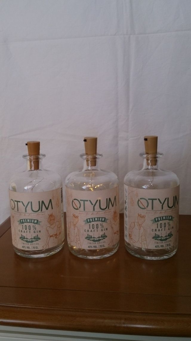 Bottiglie Otyum con luci