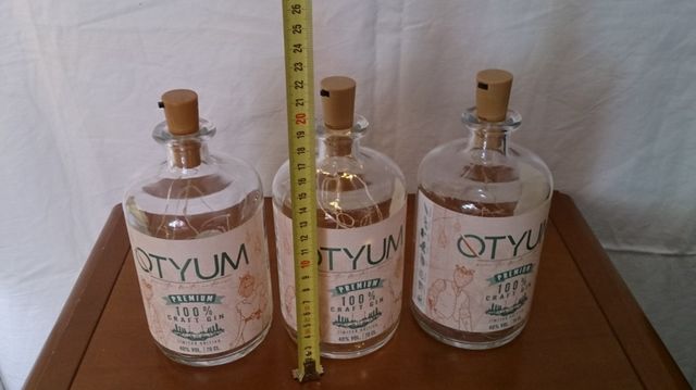 Bottiglie Otyum con luci