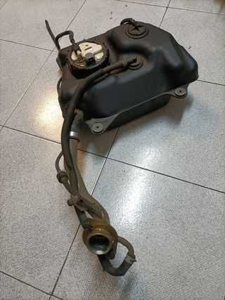 Depósito de gasolina con bomba Suzuki burgman 650