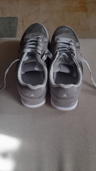 Sneaker gris Álvaro Moreno