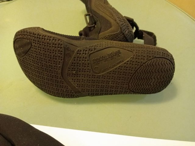 Guantes y escarpines de neopreno surf