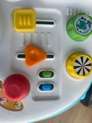 Andador y mesa de actividades