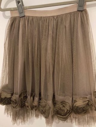 Falda tul marrón dorado, cinturilla elastica.