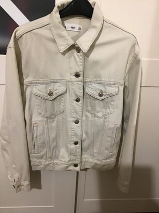 Cazadora vaquera oversize de Mango 