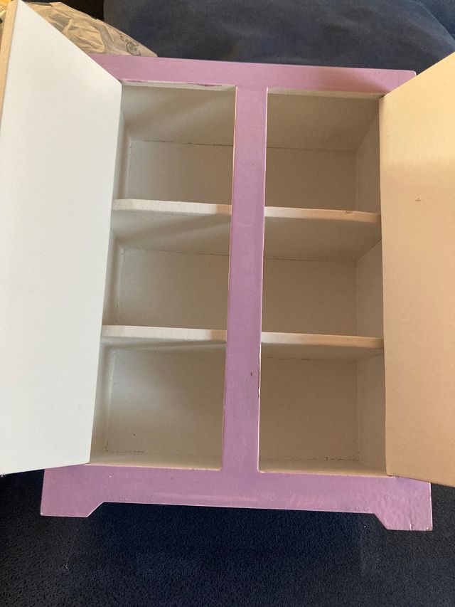 armario madera muñecas