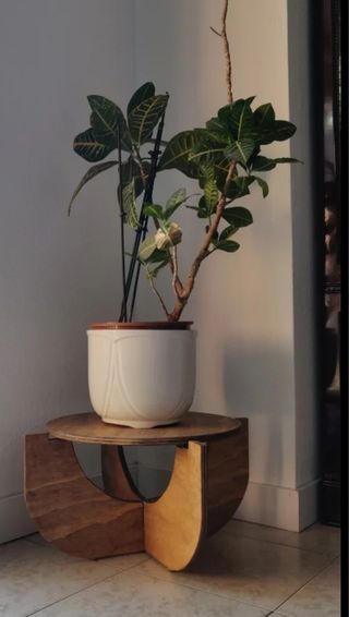 EYRA: Pedestal para macetero mesita auxiliar