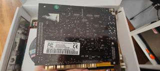 Placa base + tarjetas gráficas + tarjeta de sonido