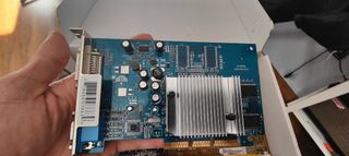 Placa base + tarjetas gráficas + tarjeta de sonido