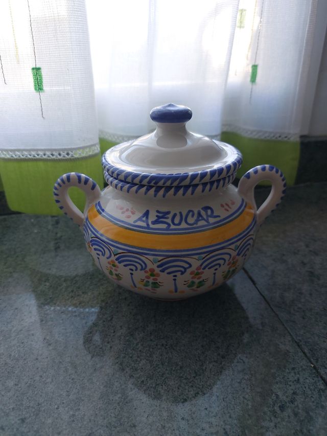 Azucarero artesanía de Talavera.