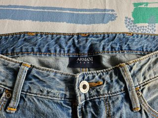 Vaquero Armani roto