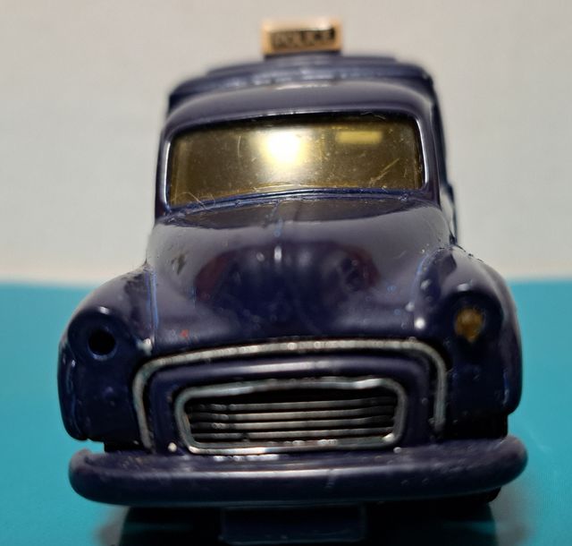CORGI Morris Minor policía 1/43