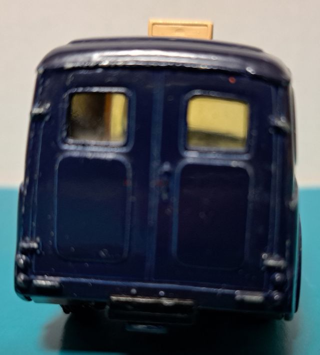 CORGI Morris Minor policía 1/43