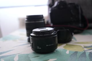 Cámara Canon 600D + accesorios